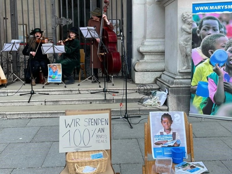 Um 22€ 1 Kind 1 Jahr lang ernähren – unsere Story mit Mary’s&nbsp;Meals